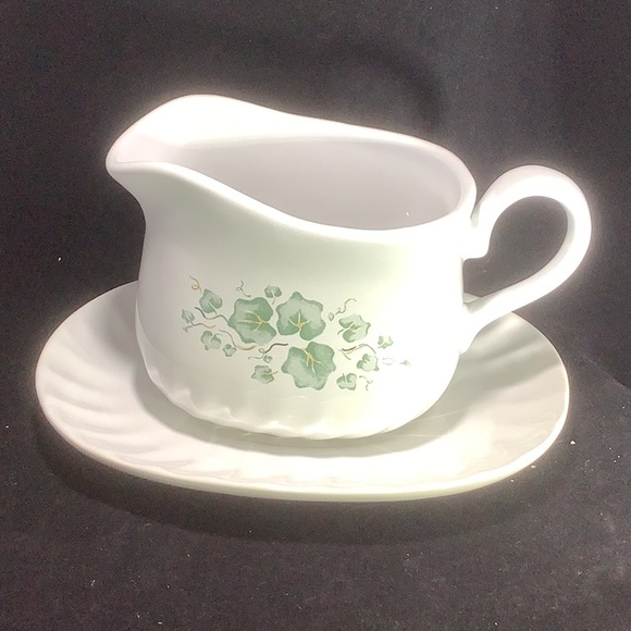 Corelle Callaway Gravy Boat and Saucer - Picture 1 of 5